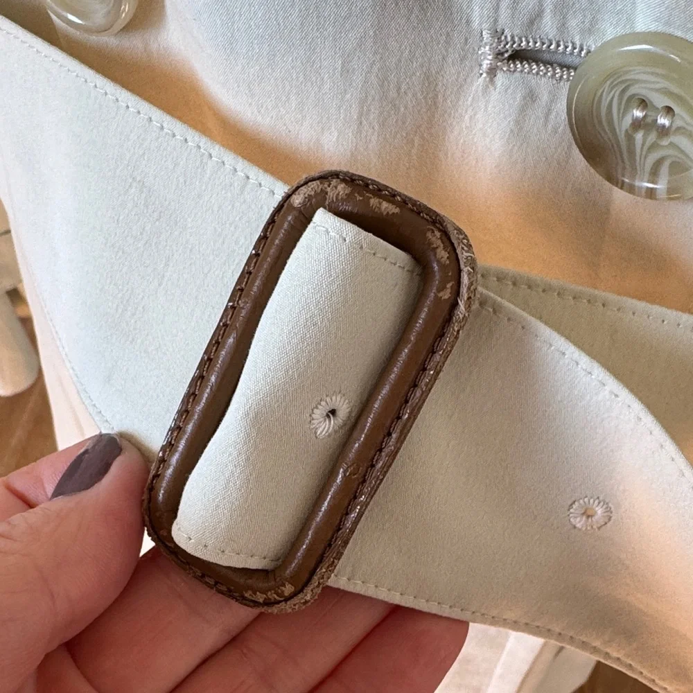 Vintage Burberry Beige Trench Coat with Classic Silhouette,size Large - Picture 10 of 16